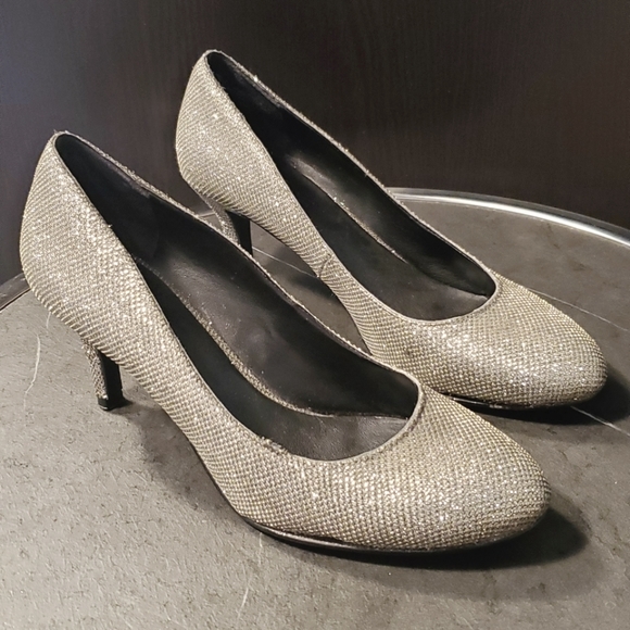 NINE WEST sz6.5 Silver/gunmetal Sparkle pumps - Picture 1 of 14